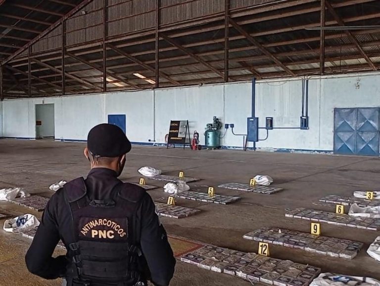 Decomisan 401 paquetes de cocaína en Petén