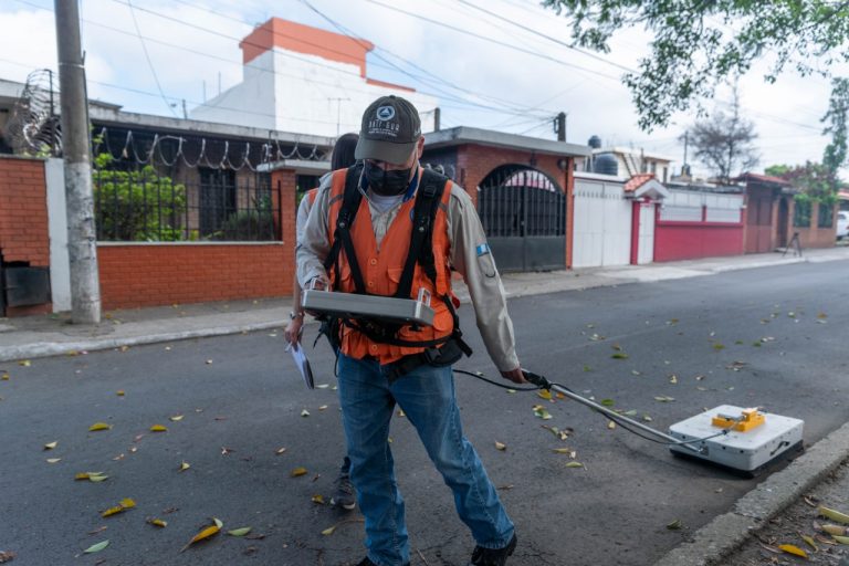 Conred verifica situación de riesgo de socavamiento en zona 7