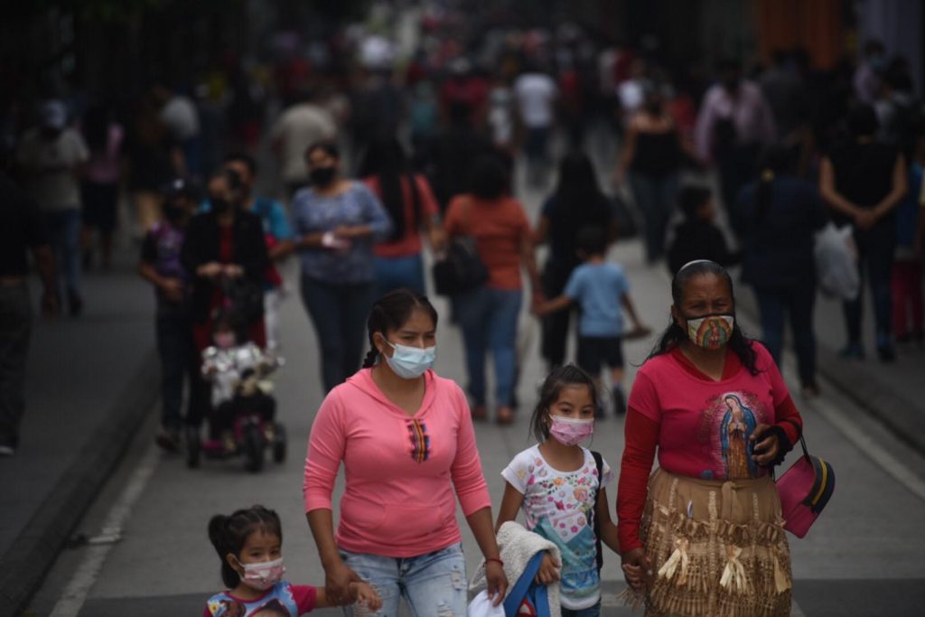 Celebran el Día de la madre en el Paseo de la Sexta