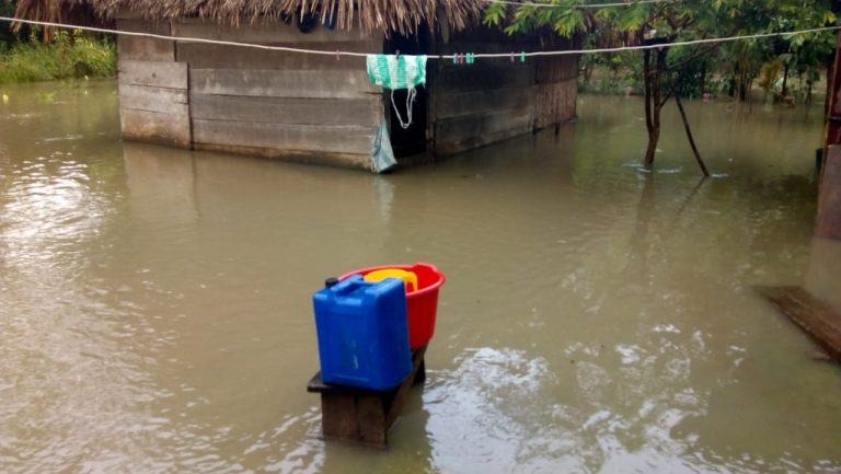 inundaciones por lluvias en Izabal