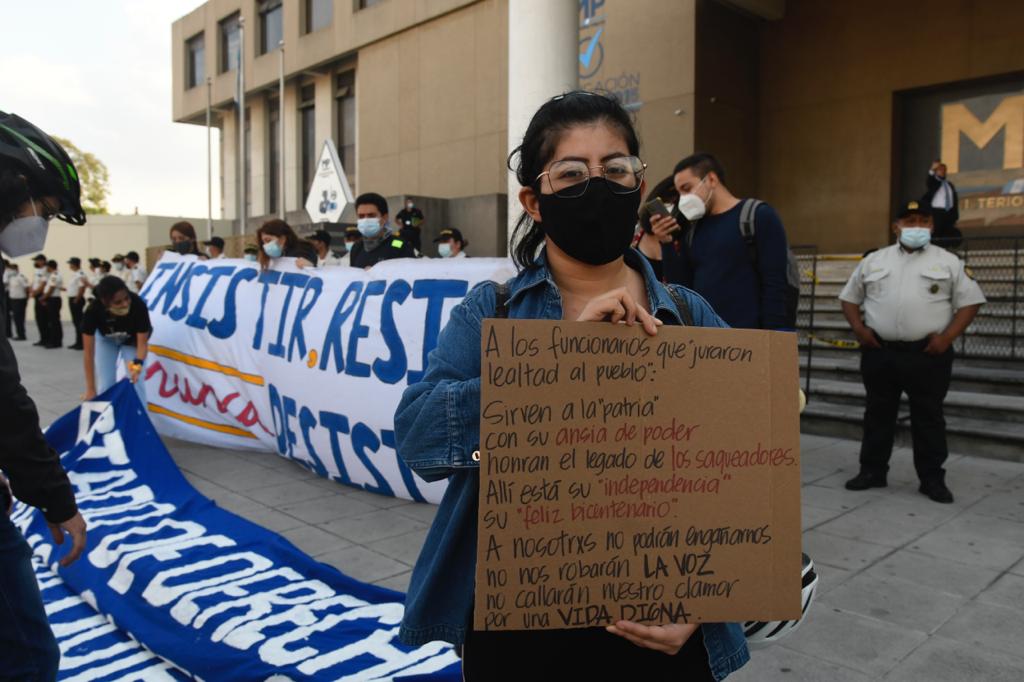 manifestación frente al Ministerio Público para exigir renuncia de la fiscal general y el ministro de Gobernación