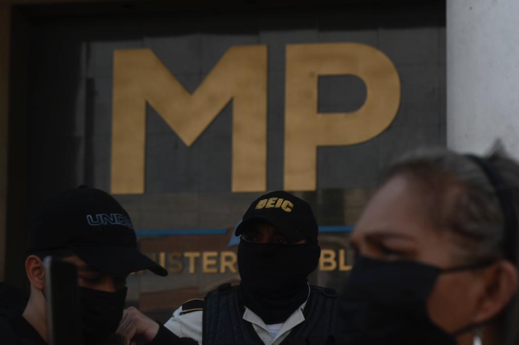 manifestación frente al Ministerio Público para exigir renuncia de la fiscal general y el ministro de Gobernación