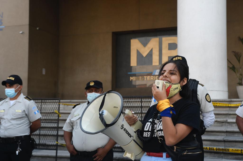 manifestación frente al Ministerio Público para exigir renuncia de la fiscal general y el ministro de Gobernación