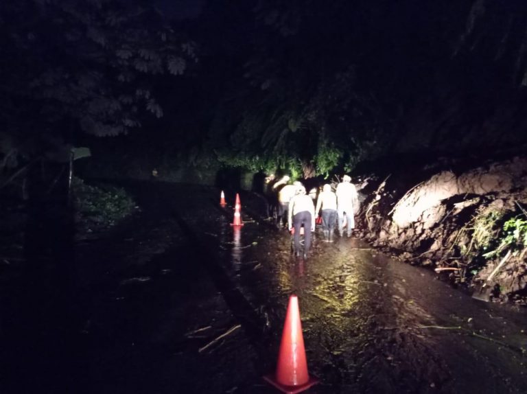 Lluvia causa deslizamiento de tierra en ruta de Quetzaltenango a San Marcos.