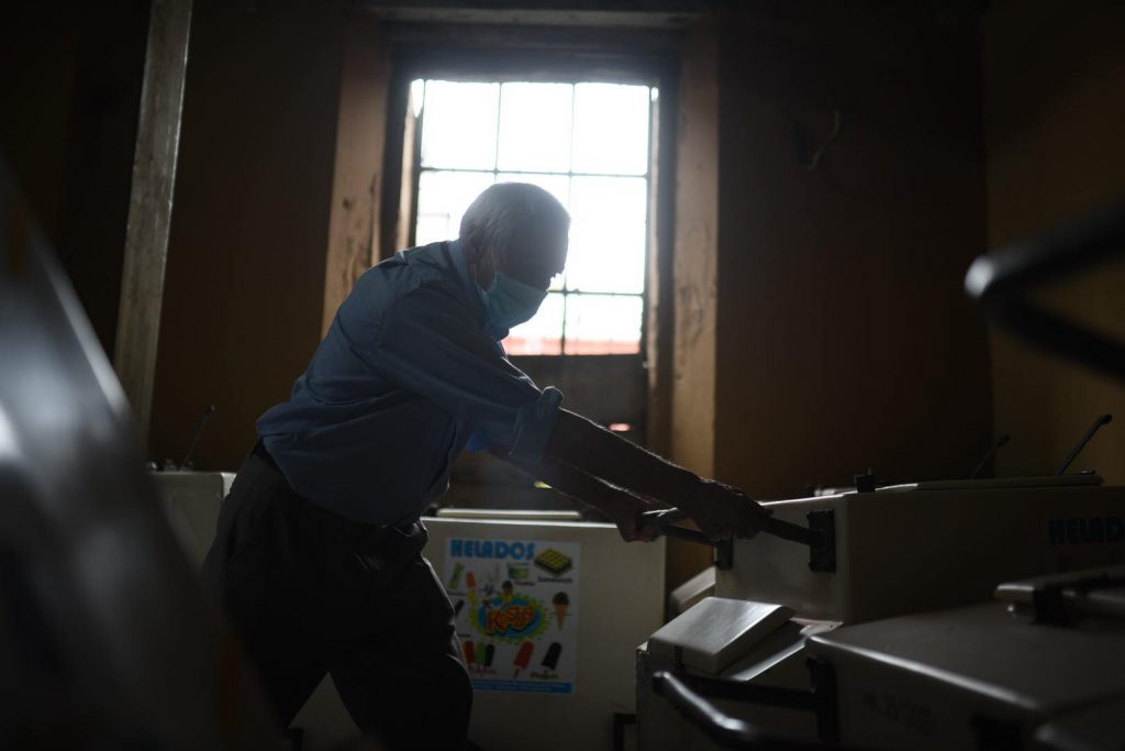 Alfredo de León Calderón, uno de los "Abuelitos heladeros"