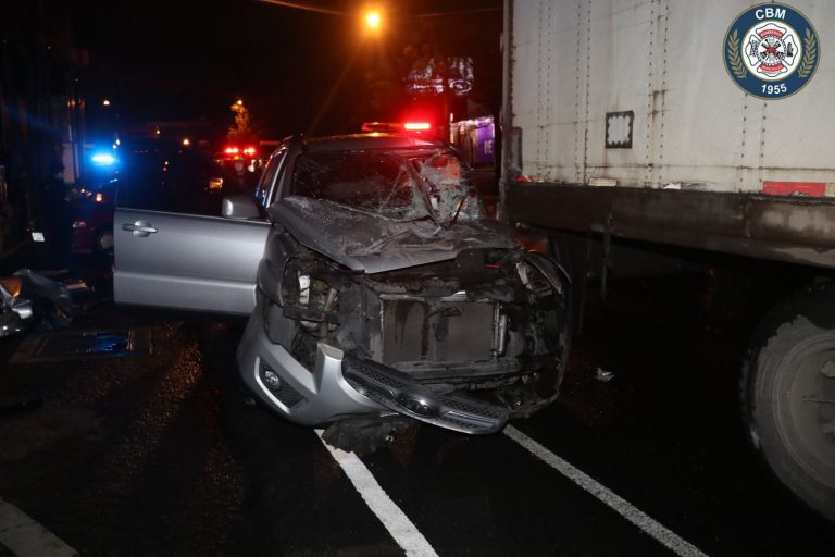 Accidente en calzada Roosevelt deja una mujer herida