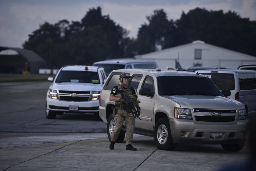 Armas de grueso calibre para proteger a la vicepresidenta Kamala Harris