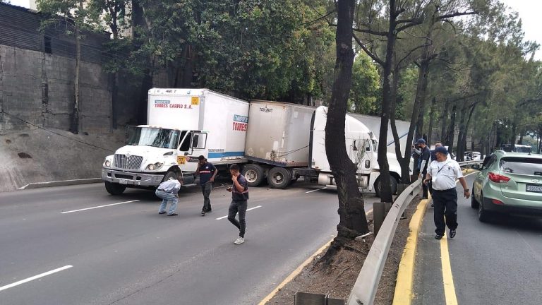 choque de trailer en el Periférico