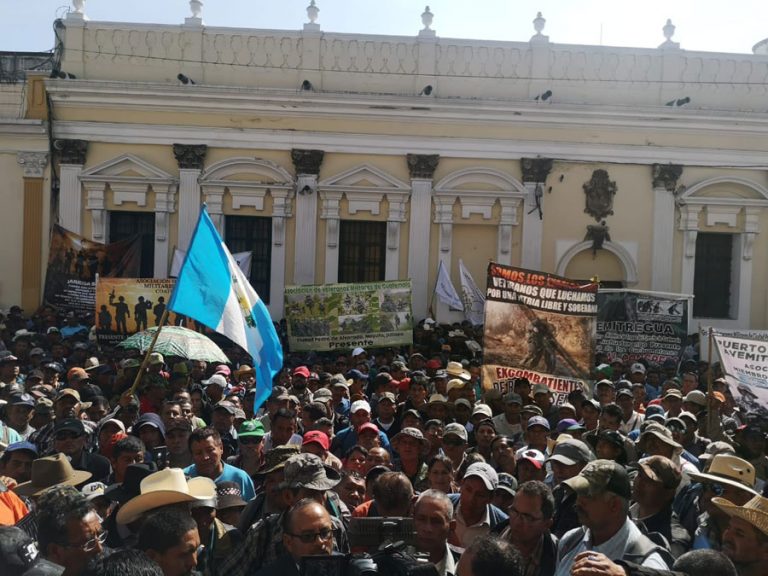 Exmilitares en manifestación frente al Congreso