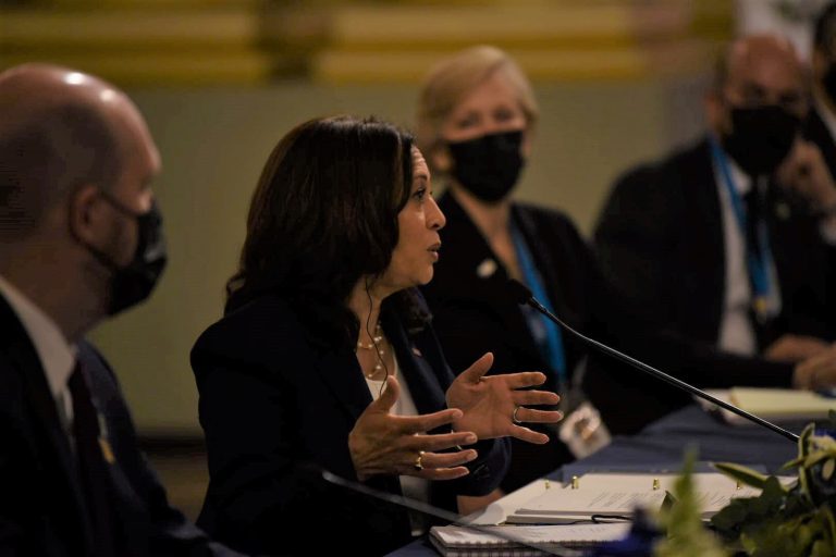 reunión de vicepresidenta Kamala Harris y presidente Alejandro Giammattei en Palacio Nacional