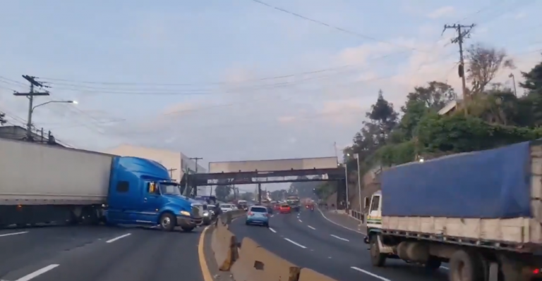 Paso cerrado en ruta al Pacífico hacia la capital por percances viales