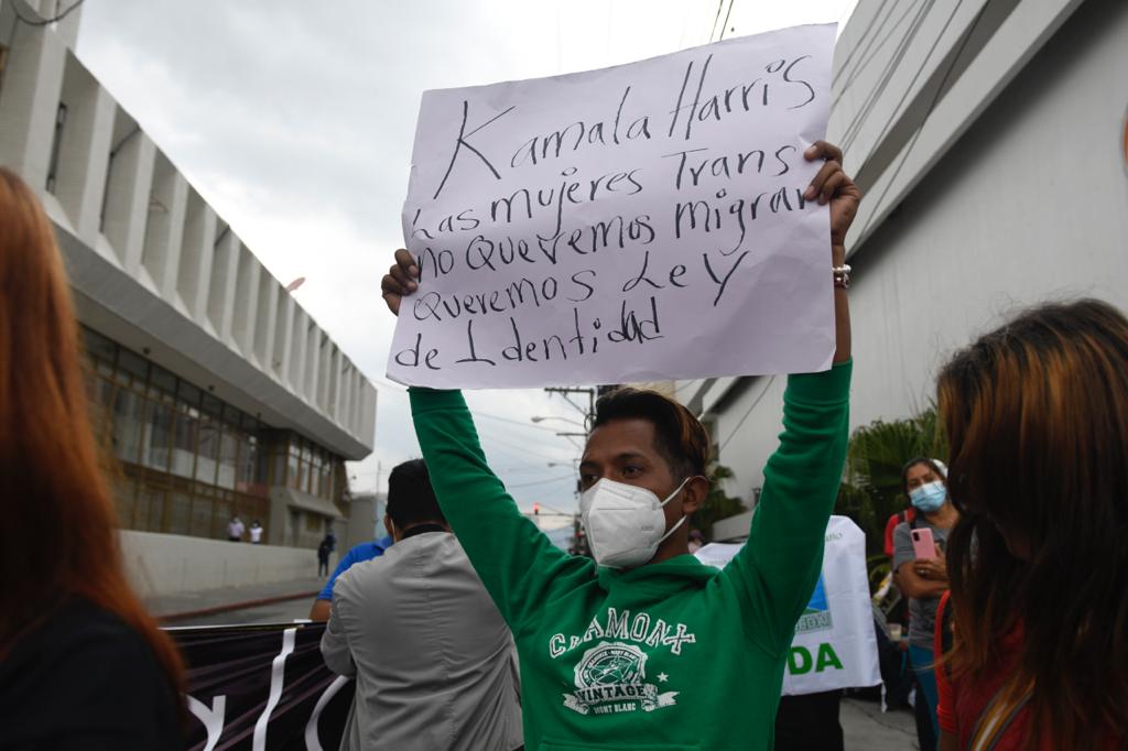 cierres vehiculares y manifestaciones cerca del Palacio Nacional por visita de vicepresidenta Kamala Harris