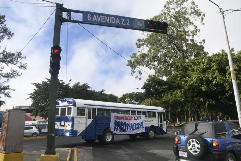 Manifestación del 29J comienza con bloqueos en la capital.