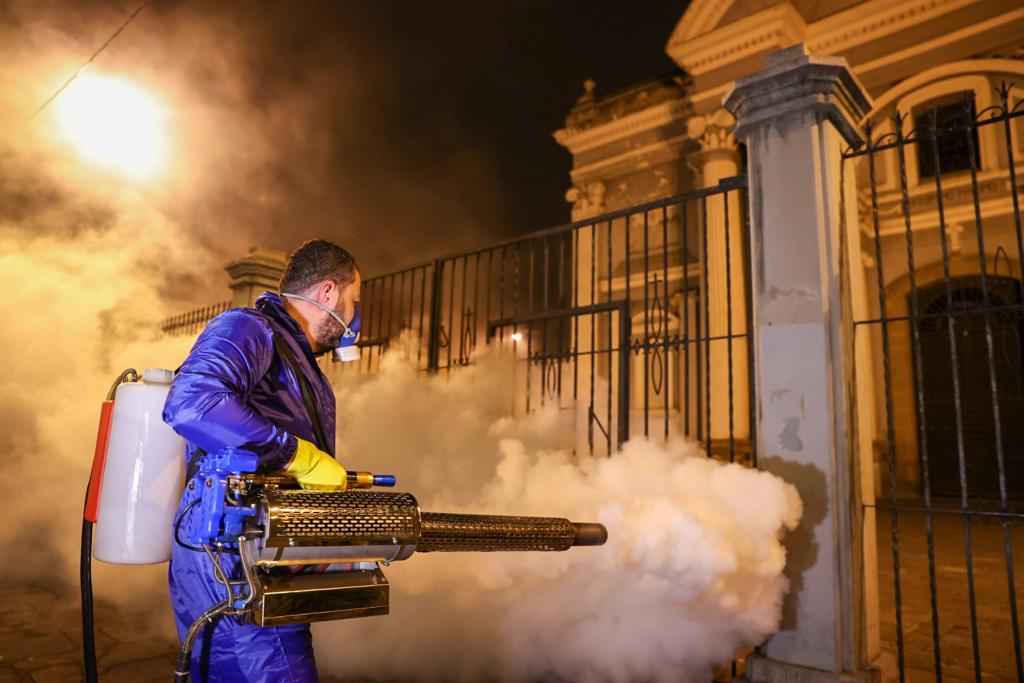 Municipalidad de Guatemala realiza tareas de limpieza contra el COVID-19 ante alerta sanitaria emitida por Salud.