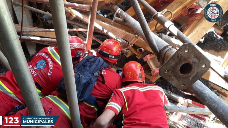 personas soterradas tras colapso de obra en zona 13