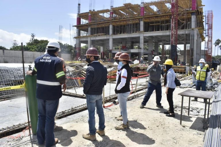 Mintrab inspecciona zona donde colapsó obra en construcción en zona 13