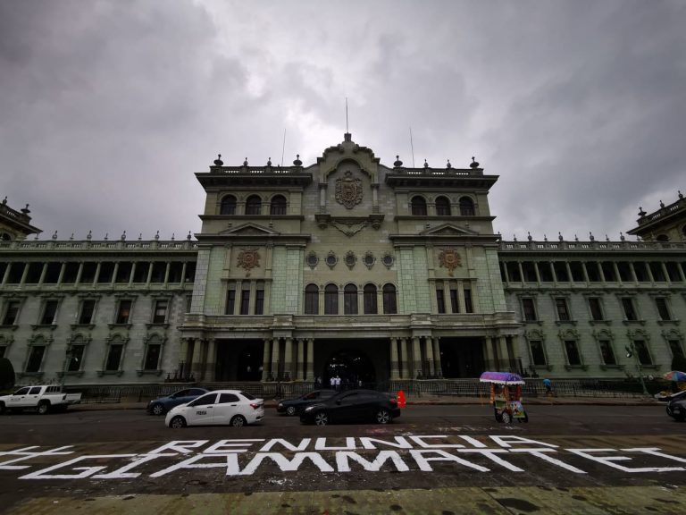 Ciudadanos exigen renuncia de Giammattei