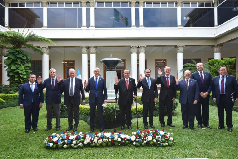 Senadores de EE. UU. se reúnen con Giammattei y Brolo