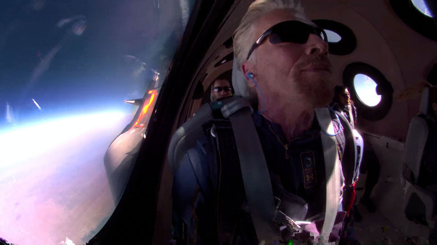 Richard Branson en el espacio exterior