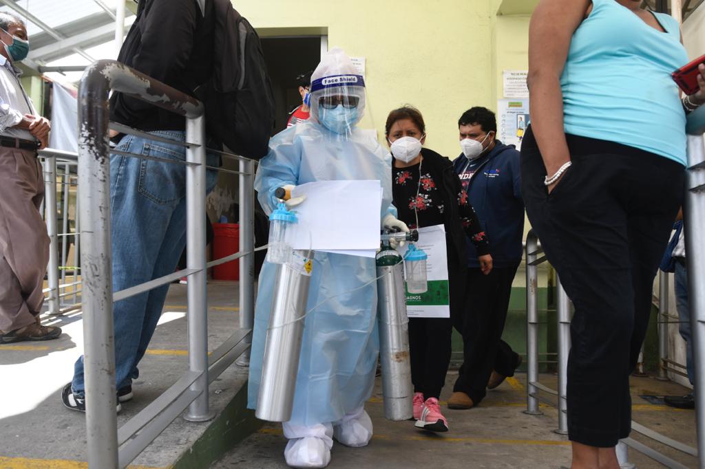 Saturación de pacientes y personas solicitando pruebas de Covid-19 en el IGSS de la zona 9