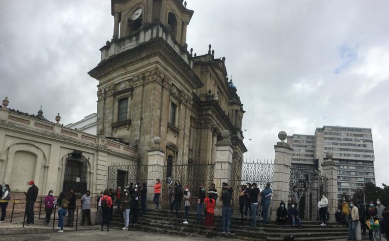 centro de vacunación contra Covid-19 frente a Catedral Metropolitana