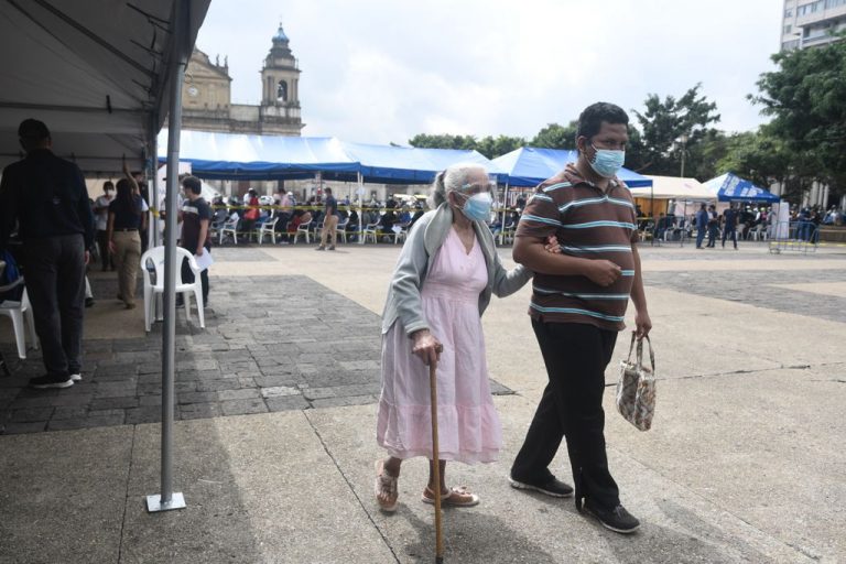 puesto de vacunación contra Covid-19 en plaza de la Constitución