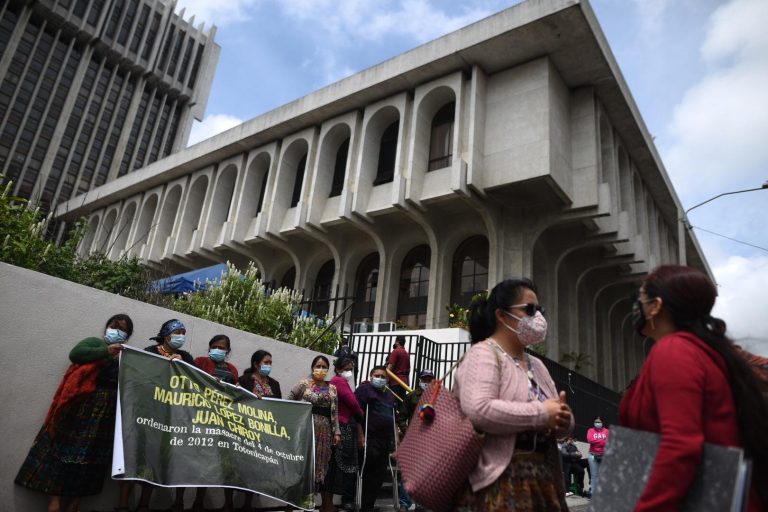 manifestación para exigir justicia por víctimas de matanza en Cumbre de Alaska