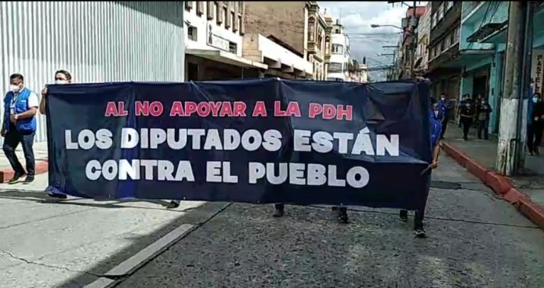 manifestación de trabajadores de la PDH para exigir al Congreso traslado de fondos