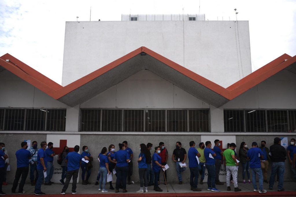 centro de vacunación contra Covid-19 en Cruz Roja Guatemalteca