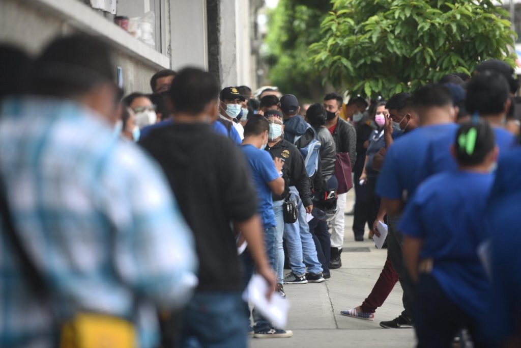 centro de vacunación contra Covid-19 en Cruz Roja Guatemalteca