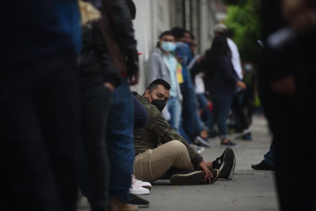 centro de vacunación contra Covid-19 en Cruz Roja Guatemalteca