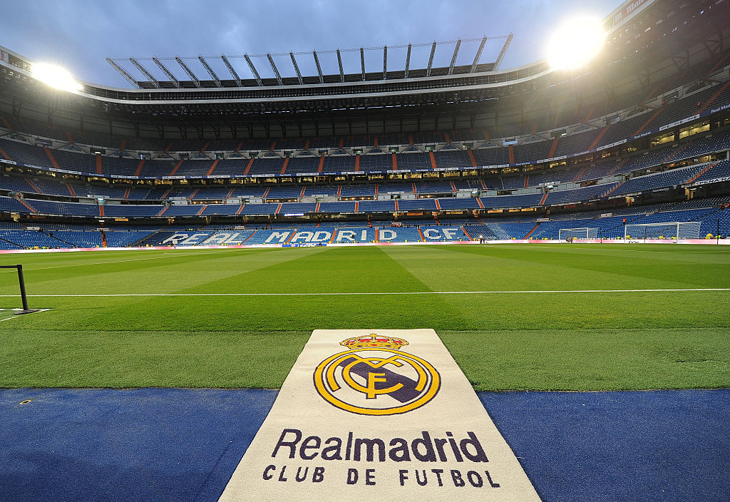 Escudo del Real Madrid en el Santiago Bernabéu