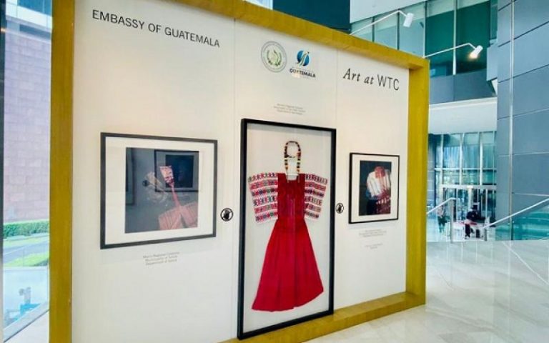 abren exposición de trajes guatemaltecos en Indonesia