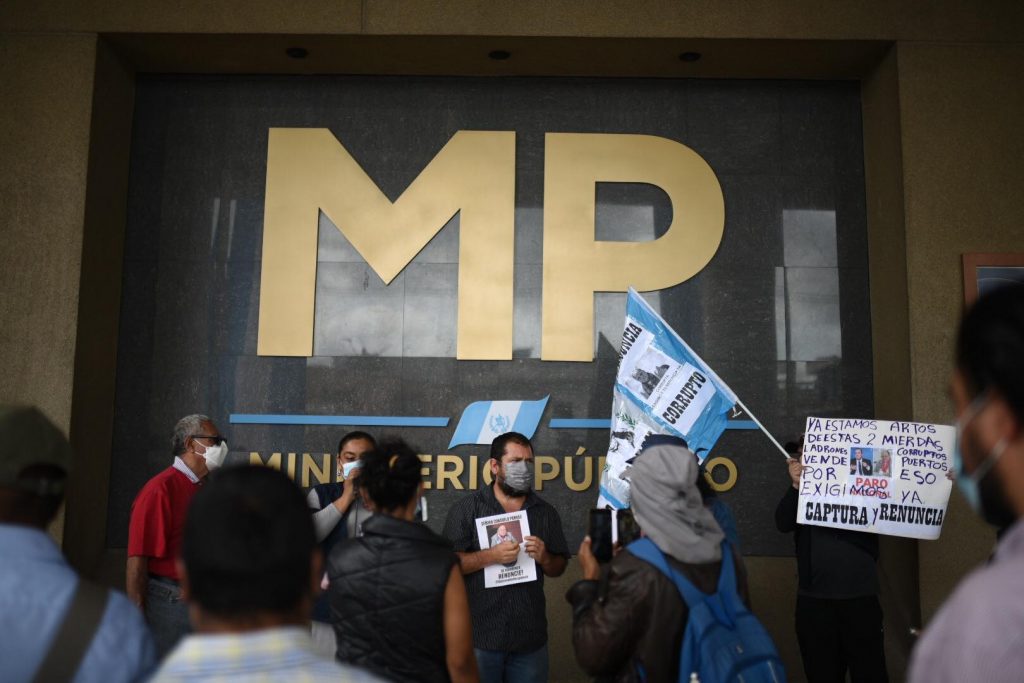 manifestación en el Ministerio Público para exigir la renuncia de Consuelo Porras