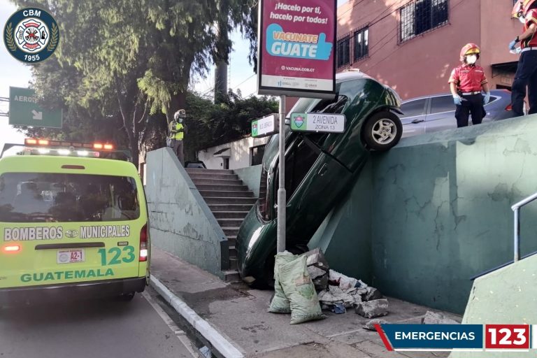 Conductor de vehículo se accidenta en bulevar Liberación, zona 13