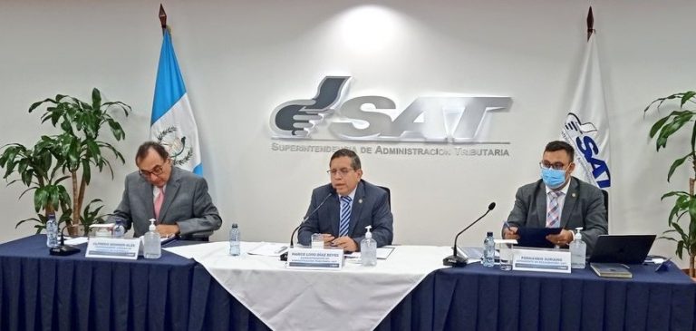 SAT da a conocer listado de contribuyentes sin autorización a facturar