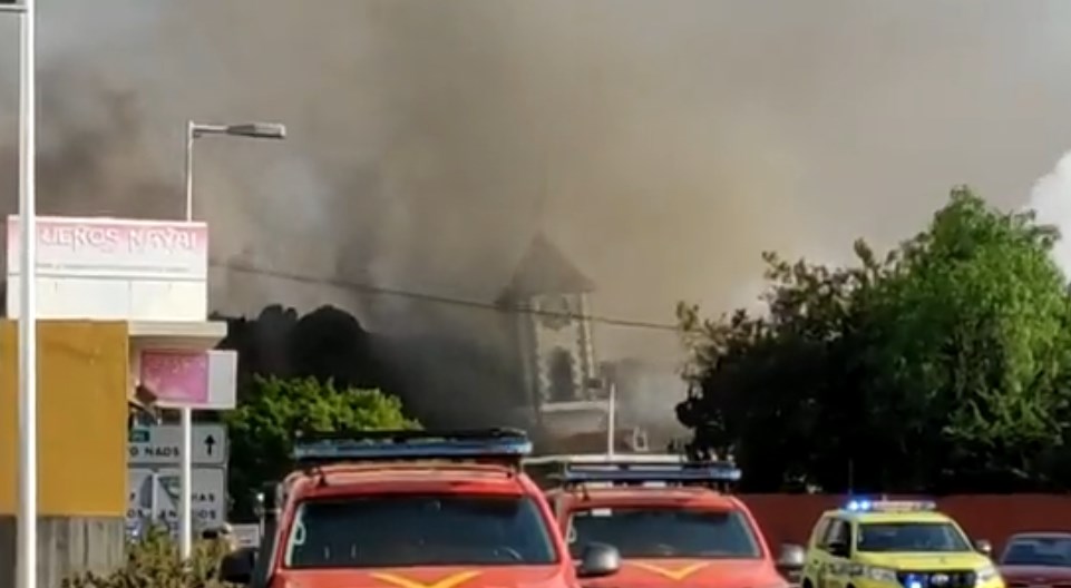 Momento en que la lava del volcán de La Palma destruye iglesia