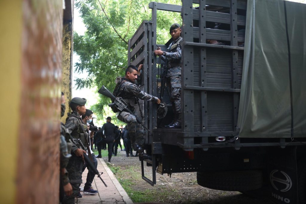 presencia de PNC y el Ejército por estado de Sitio en El Estor, Izabal