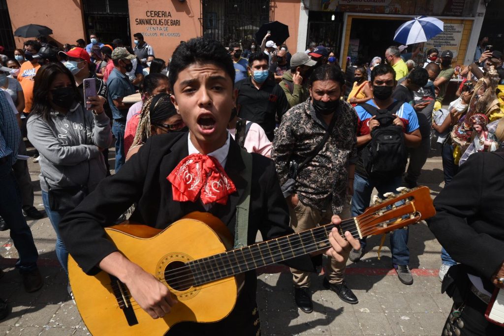 Fieles católicos acuden al templo La Merced para celebrar a San Judas Tadeo