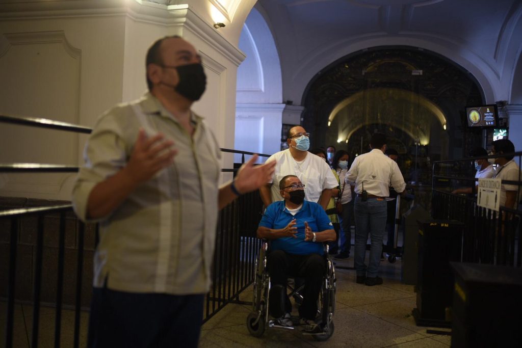 Fieles católicos acuden al templo La Merced para celebrar a San Judas Tadeo