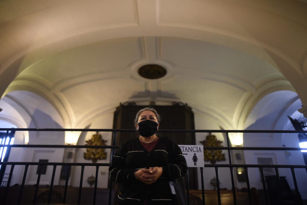 Fieles católicos acuden al templo La Merced para celebrar a San Judas Tadeo