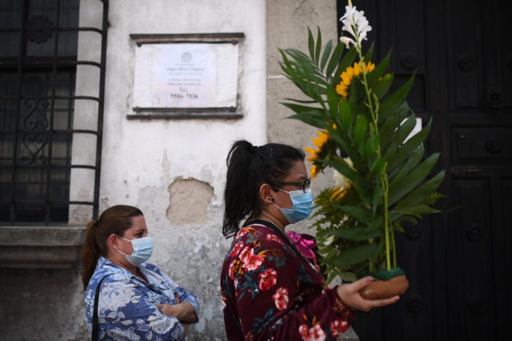 Fieles católicos acuden al templo La Merced para celebrar a San Judas Tadeo