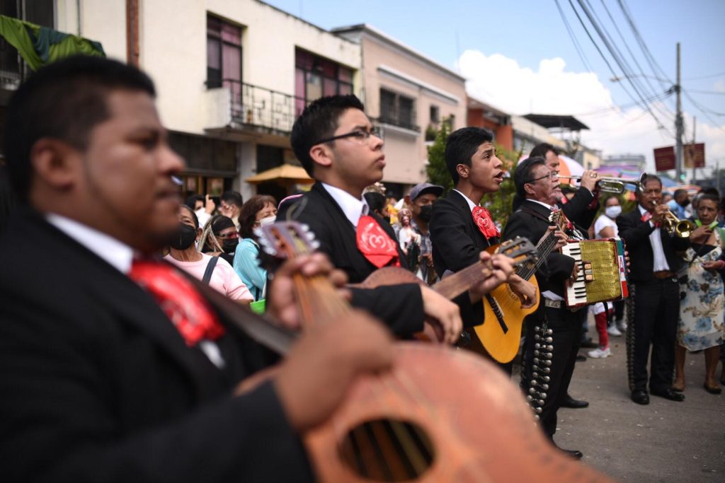 Fieles católicos acuden al templo La Merced para celebrar a San Judas Tadeo