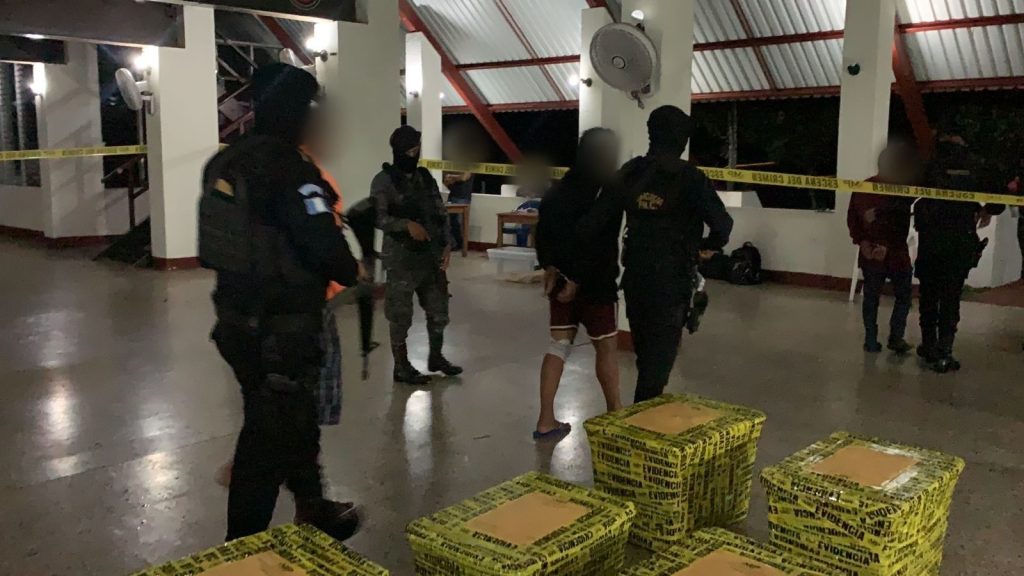 Localizan cargamento de cocaína en lancha interceptada en el Pacífico