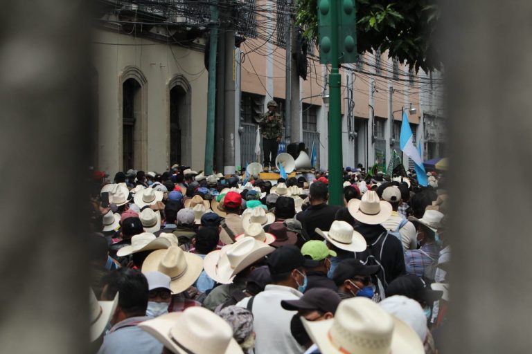 manifestación de veteranos militares en la zona 1