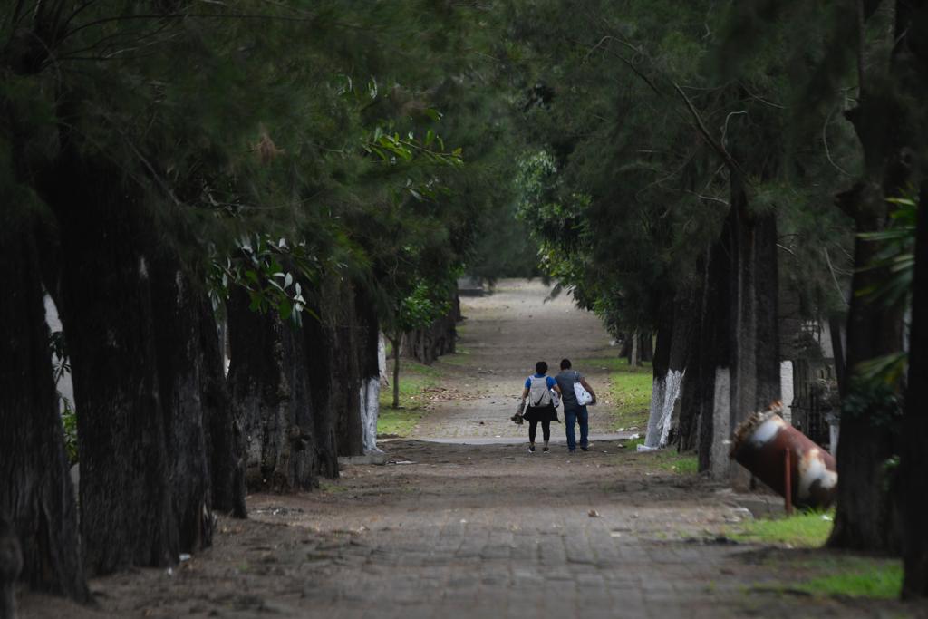 visitas a los cementerios en el Día de los Santos