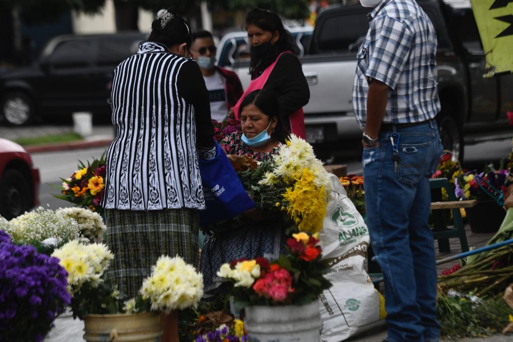 visitas a los cementerios en el Día de los Santos