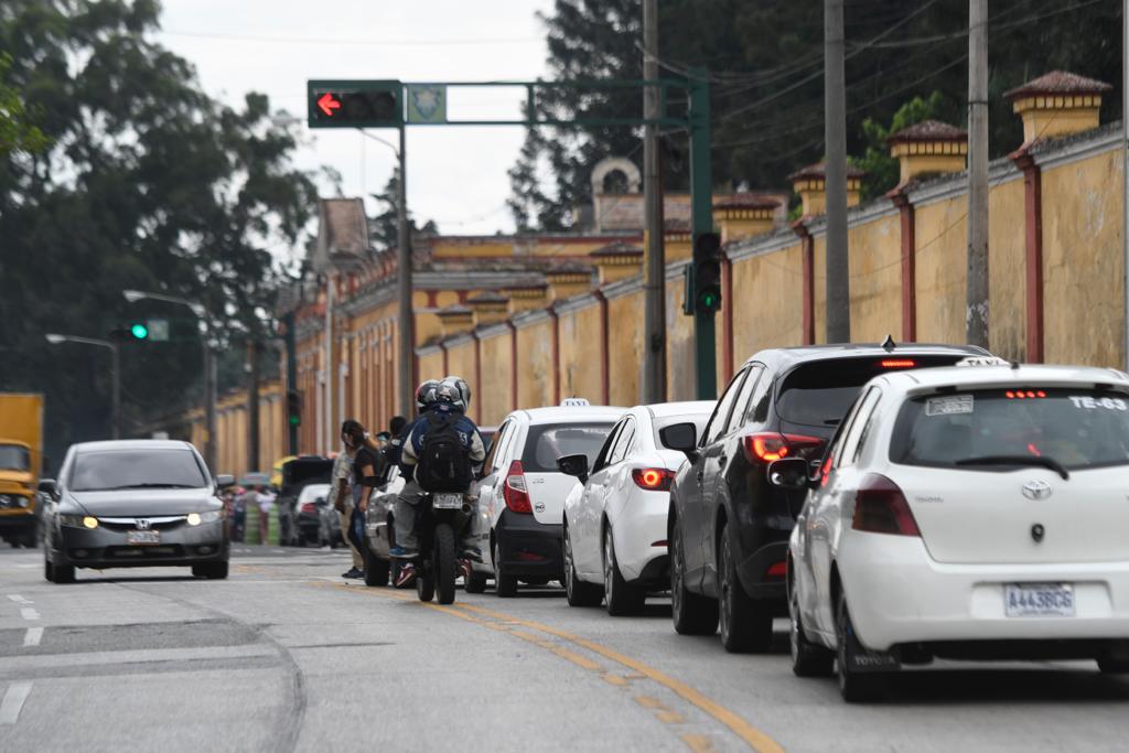 visitas a los cementerios en el Día de los Santos