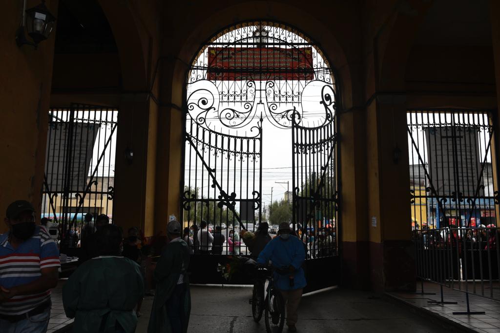 visitas a los cementerios en el Día de los Santos