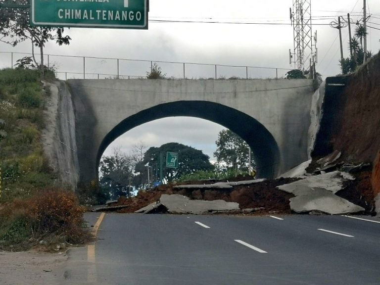 derrumbe en el libramiento de Chimaltenango